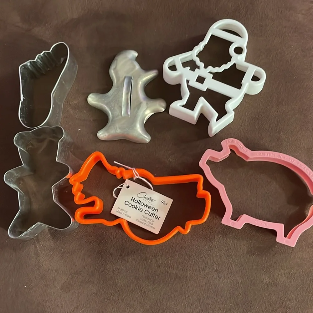 Colorful Plastic Cookie Cutter Lot 42 Different Sizes Shapes Animals Characters